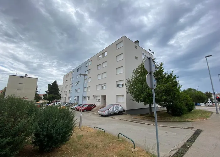 Centar Visnjik, *
